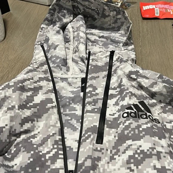 Mens Adidas size small wind breaker light jacket - Picture 3 of 9